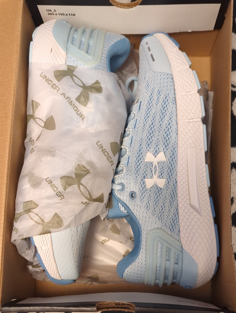 NIB Charged Rouge Under Armour Sky Blue and White Running Sneakers - 7.5